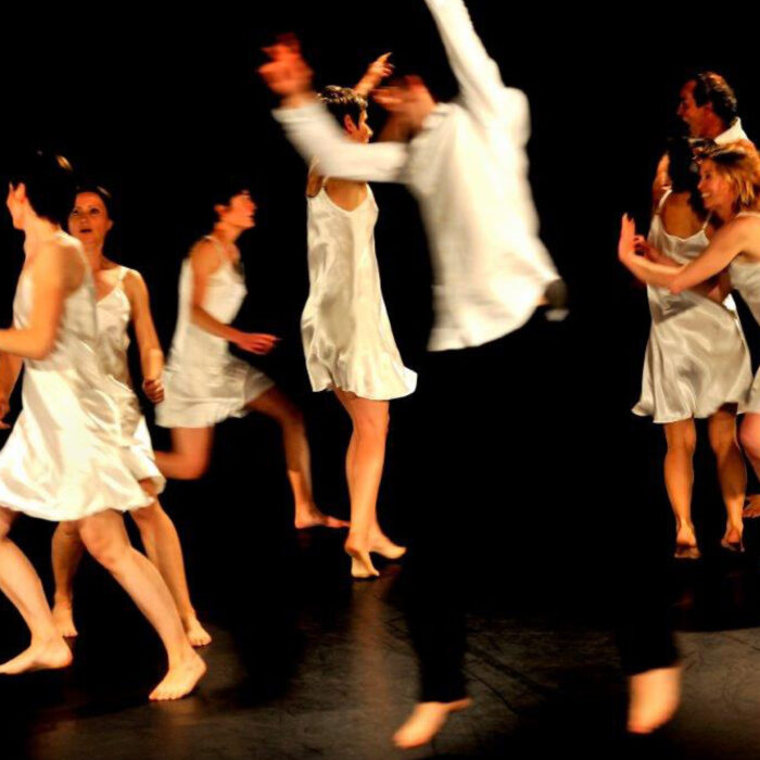 Ateliers chorégraphiques collaboratifs « Si on dansait ? » – Cie Écoute s’il danse